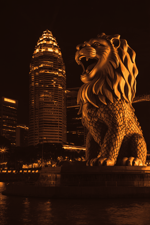 Merlion and the Singapore skyline at night
